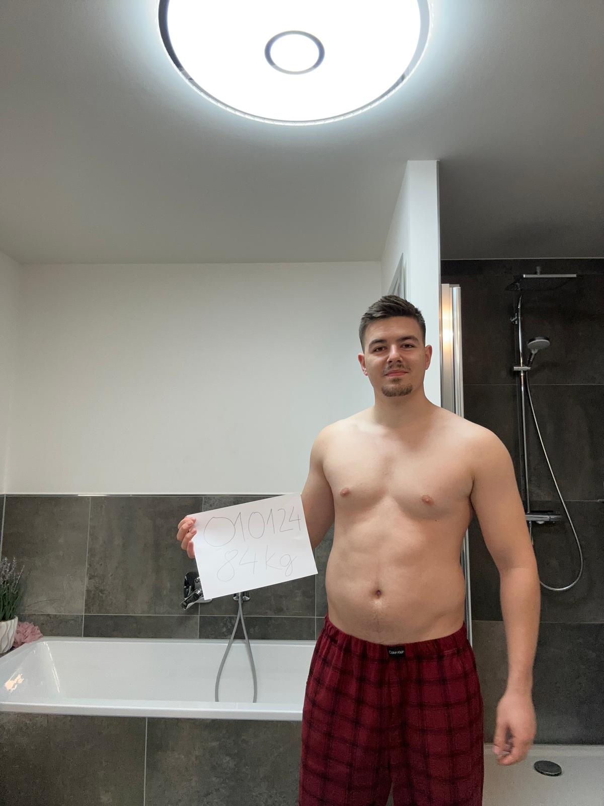 Maxi am 1. Januar 2024 bei 84 Kilogramm